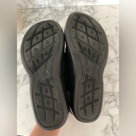 Bzees One Band Slip-On Sandals Smile Size 10 Black Wedge - Picture 6 of 8